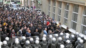 Dortmund 2009 – rund 300 Neonazis greifen die 1. Mai Kundgebung an
